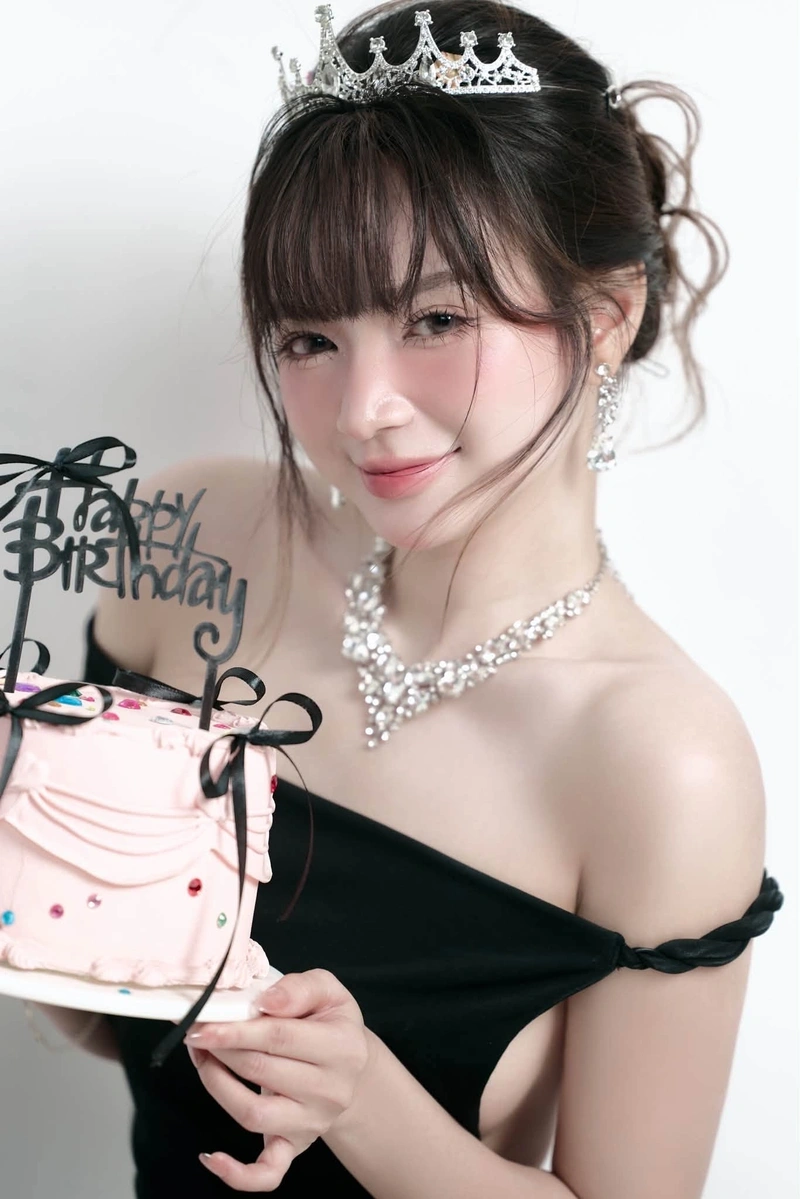 Vũ Ngọc Kim Chi diện bikini gợi cảm đầy cuốn hút