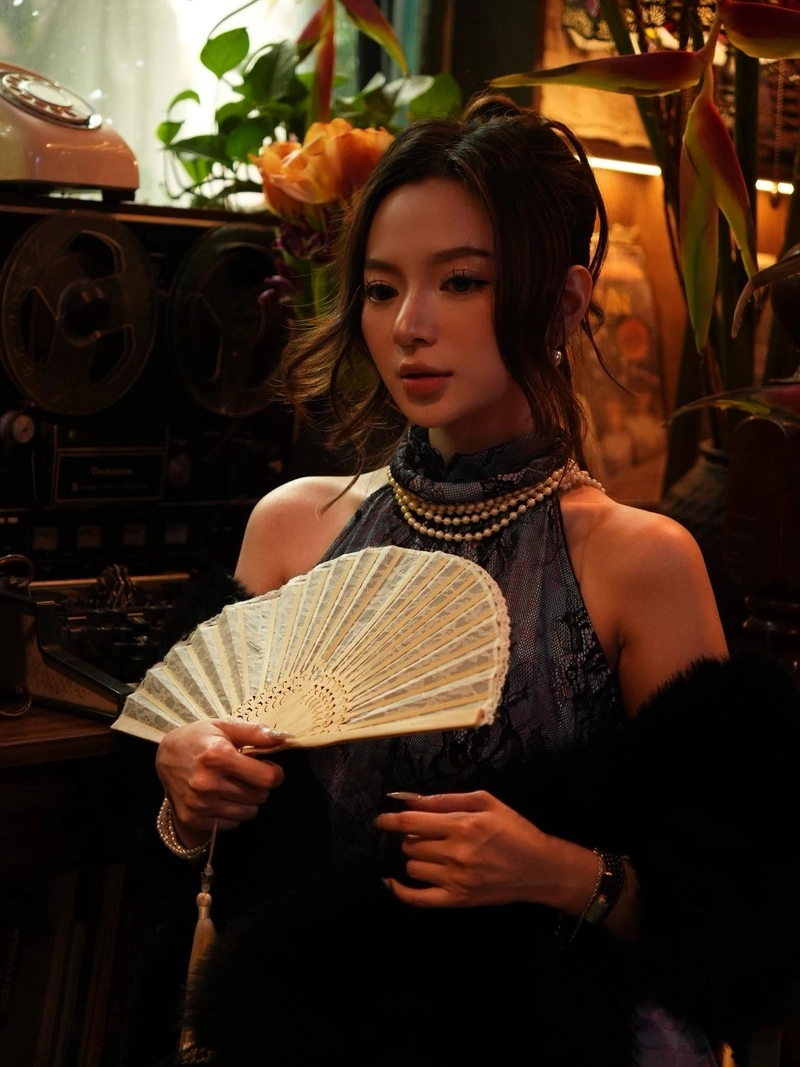 Vũ Ngọc Kim Chi mặc bikini ôm sát tôn vòng một khủng